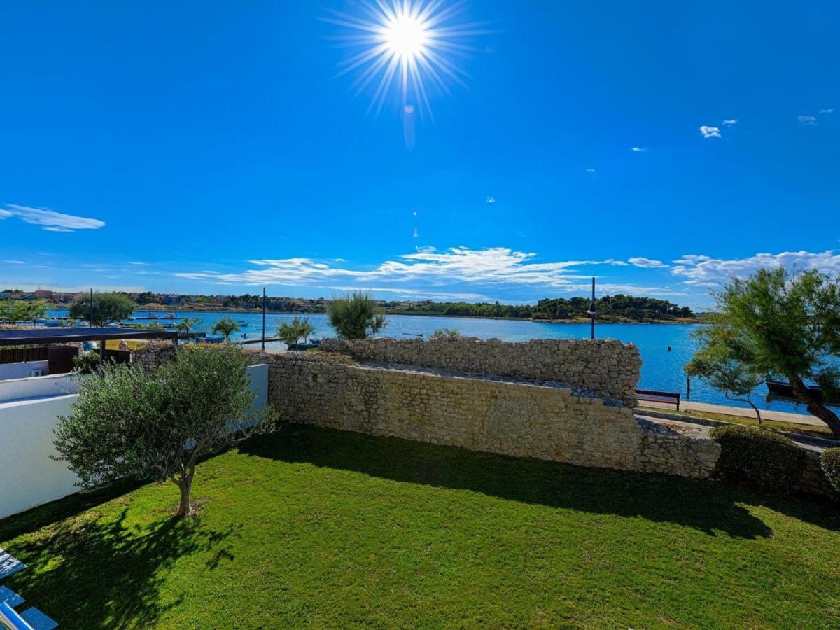 Modern Villa In Nin With Terrace Buitenkant foto