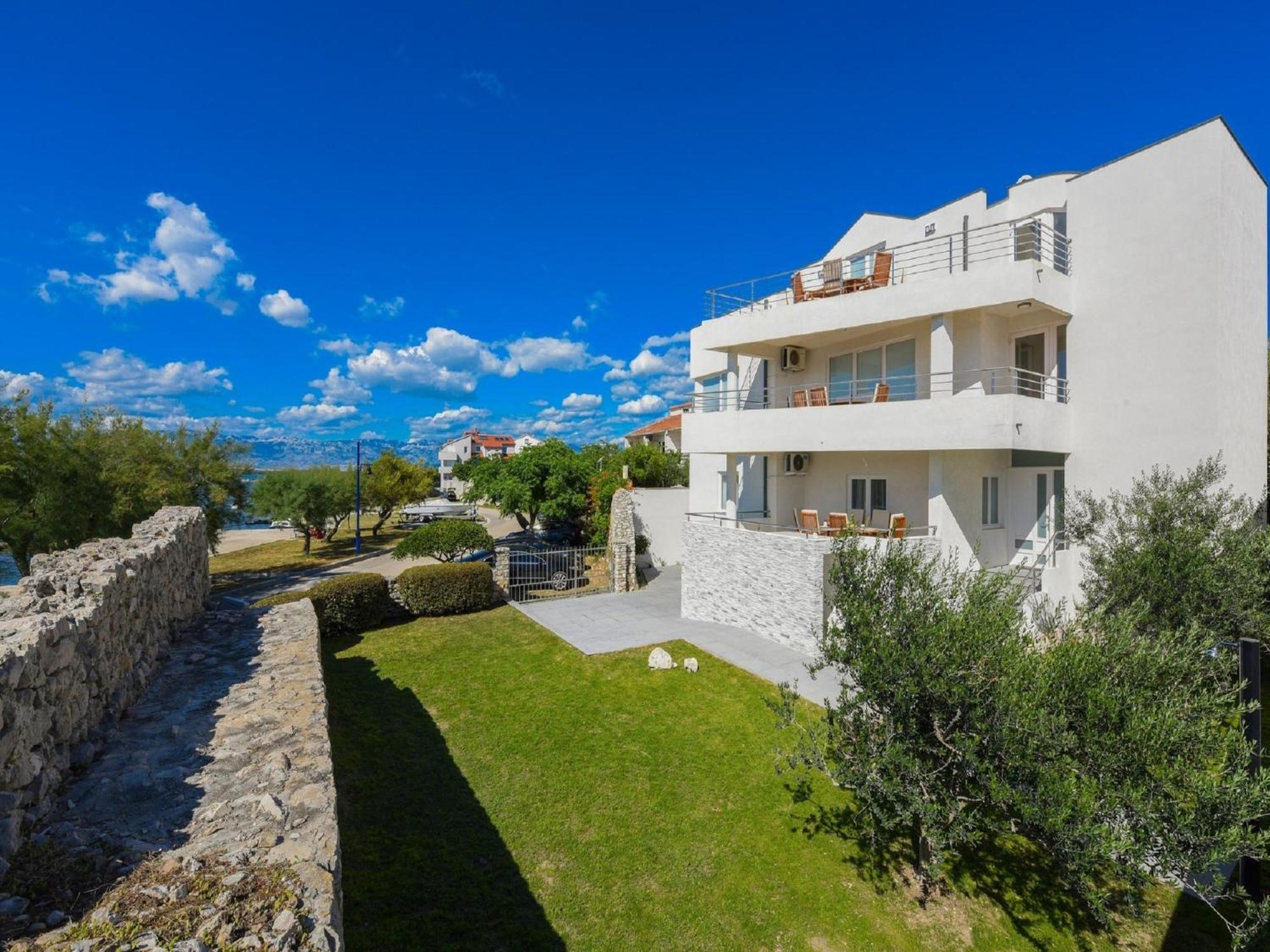 Modern Villa In Nin With Terrace Buitenkant foto